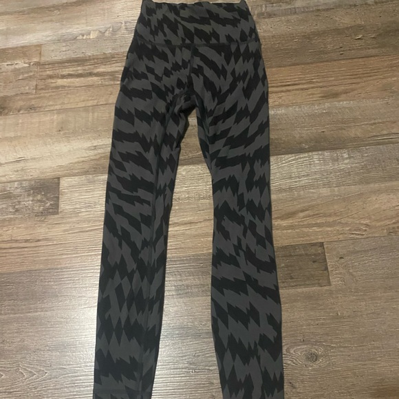 lululemon athletica Pants - Lululemon Athletica Black and Gray Patterned Leggings